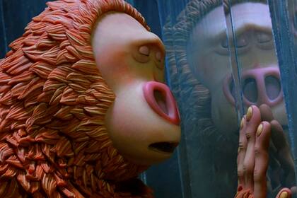 El protagonista es un personaje que se reconoce como el "eslabón perdido" de la humanidad