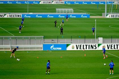 El protocolo argentino está inspirado en el que se usa en la Bundesliga, algunos de cuyos equipos, como Schalke 04, ya volvieron a las prácticas.