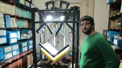 El prototipo de escáner comenzó con sus primeras pruebas en 2013 con el objetivo de digitalizar publicaciones del siglo XIX