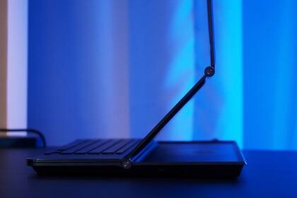 El prototipo de notebook con doble pantalla de Intel
