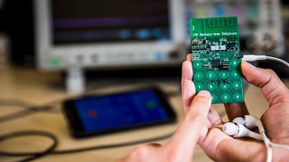 El prototipo del teléfono celular que no necesita batería para funcionar