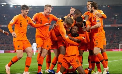 El próximo vienres, la Argentina juega contra la selección que lleva su tradicional camiseta naranja, a la que siempre se llamó Holanda, pero que a partir de ahora hay que llamar Países Bajos