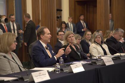 El proyecto bipartidista de Buchanan busca reinstaurar una deducción eliminada en 2021 que permitía descontar el seguro hipotecario del impuesto a las ganancias