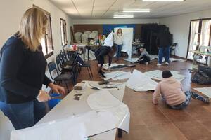 Convirtieron silobolsas en delantales impermeables y tuvieron una compra inédita