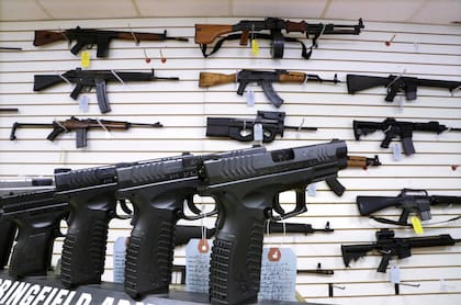 El Proyecto de Ley 1373 exige que todas las agencias policiales de Illinois rastreen armas incautadas usando el sistema eTrace