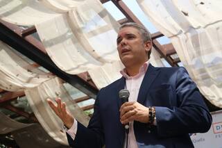 Santos y Duque intensifican su pulseada política por el proceso de paz