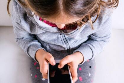 El proyecto de ley HB3304 exigiría a los fabricantes determinar la edad de los usuarios en el momento en que se activan sus dispositivos (iStock)