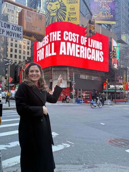 El proyecto de ley patrocinado por Salazar ofrece un estatus legal de siete años con autorización de trabajo para inmigrantes indocumentados