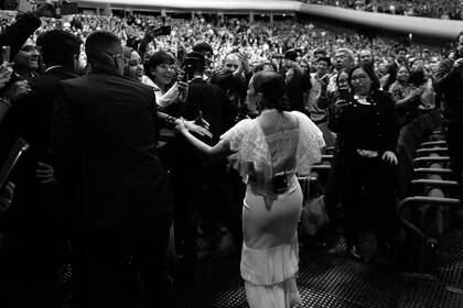 El proyecto de Un canto por México arrancó con un show en Ciudad de México a beneficio del Centro de Documentación del Son Jarocho, destruido por un sismo en 2017