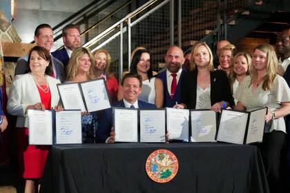 El proyecto HB 157, efectivo retroactivamente, amplía el horario de oficinas de agentes registrados en Florida para agilizar la entrega de notificaciones legales