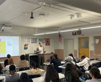 El proyecto ICE OUT del senador estatal Nate Blouin busca limitar la presencia de agentes federales en Utah (Facebook/Nate Blouin for Utah CD1)