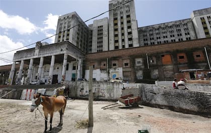 El proyecto para el edificio prevé demoler los pisos superiores y conservar sólo las tres primeras plantas