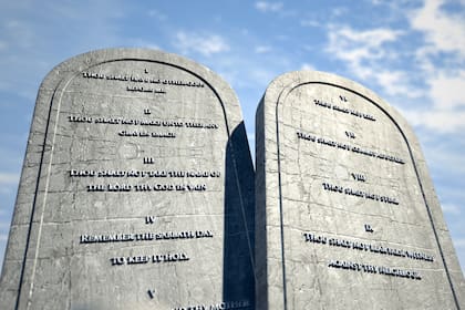 El proyecto SB10 exige que los Diez Mandamientos se exhiban en aulas de Texas con un tamaño mínimo de 40x50 cm y letra legible desde cualquier punto