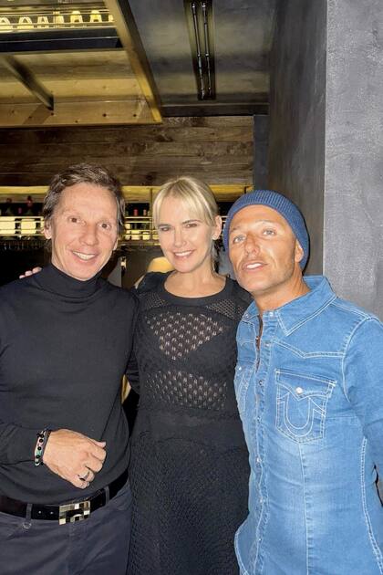 El Public
Relations Gaby Álvarez
junto al matrimonio
Gravier-Mazza.