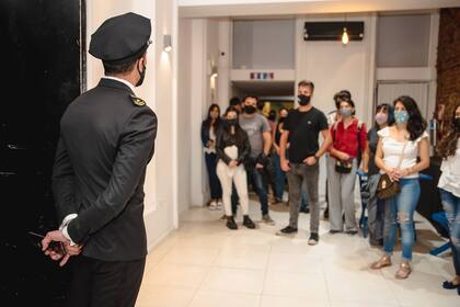 El público a punto de comenzar la experiencia Sapo de otro pozo