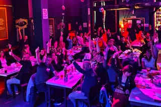 Cómo son las salidas donde conocer gente es algo más que un match