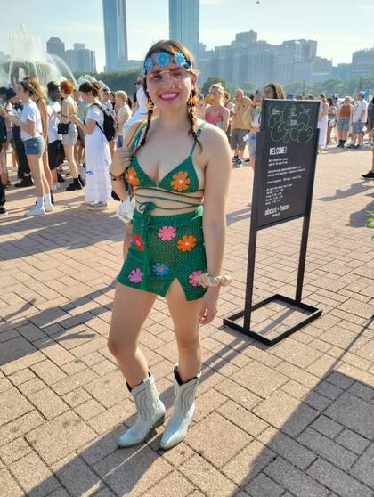 El público de Lollapalooza Chicago agregó color a una jornada de calor intenso