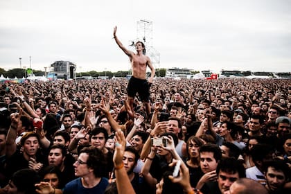 Los saltos del dólar complican la planificación de las productoras