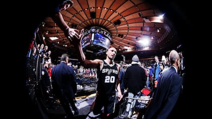 El público de San Antonio adora a Emmanuel Ginóbili
