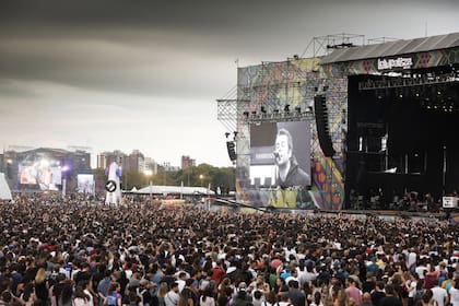 El público disfrutando del show de Liam Gallagher en el segundo (y último) día del Lollapalooza en el 2018