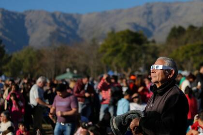 El público en el momento del eclipse, en Traslasierra, en Córdoba