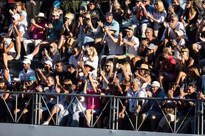 El público festejando la última jugada.