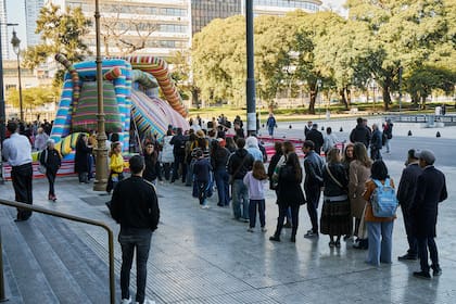 El público formó largas filas para entrar