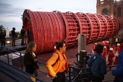 El público puede ingresar en la obra y llevarse los paquetes