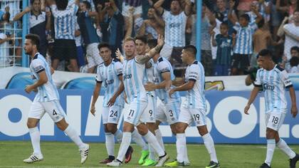 El público tucumano fue uno de los puntales de la clasificación de Atlético