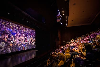 El público, una inclasificable propuesta de Mariano Pensotti, fue la que abrió el FIBA de hace cinco años en una edición que aportó signos de su pérdida de audiencia en salas