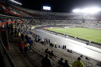 El público volvió a los estadios argentinos en el partido por eliminatorias entre Argentina y Bolivia, una prueba piloto.