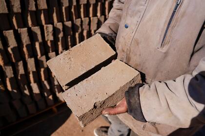 El pueblo, de 1800 habitantes, tiene una larga tradición de hornos para fabricar ladrillos; el 30 de octubre se realiza la Fiesta del Hornero para homenajear a los trabajadores de esta actividad