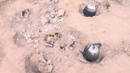 El pueblo de Wang Mantang que permanece en llamas hace 60 años y su gente cocina directamente en la tierra