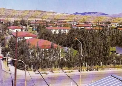 El pueblo en pleno auge, con su urbanización de tipo grilla y viviendas prefabricadas.