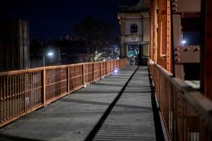 Una bruja que muta de forma, una tragedia y una maldición nocturna que acecha en el Puente Alsina