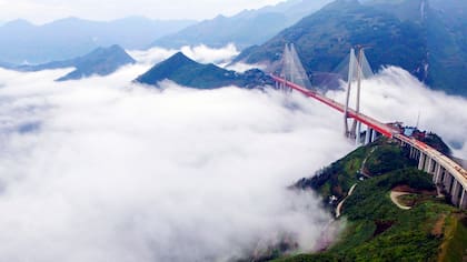 El puente Beipanjiang es el más alto del planeta.