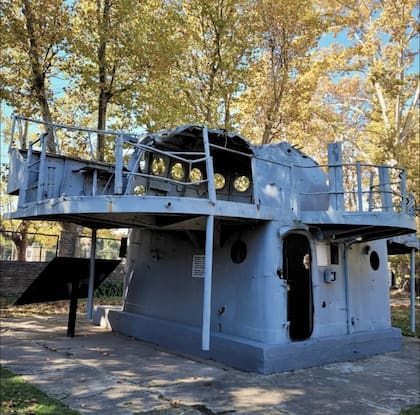 El puente del aviso ARA Alférez Sobral en el Museo Naval de la Nación, en Tigre, refleja la brutalidad del ataque recibido en la Guerra de Malvinas