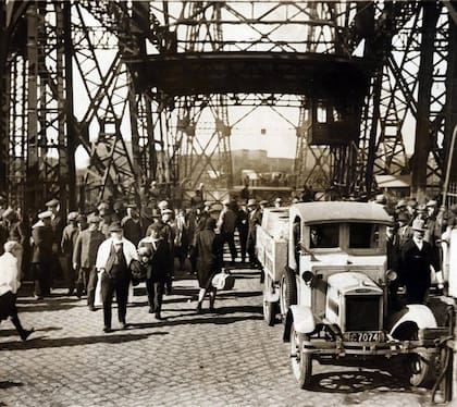 El puente en 1923, cuando funcionaba a pleno