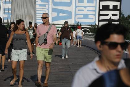 El puente es cruzado anualmente por miles de turistas