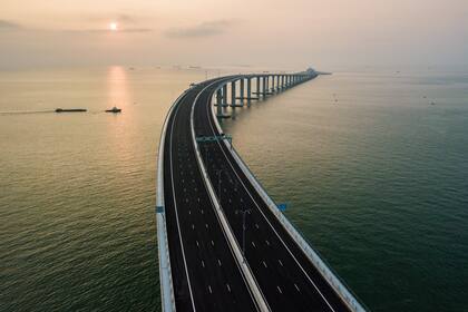 El puente es una obra mediante la cual China busca fortalecer el comercio con sus vecinos