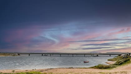 El puente fue diseñado por el arquitecto Rafael Viñoly y financiado por Eduardo Costantini