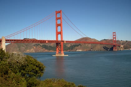 El puente Golden Gate visto desde el Presidio, uno de los tantos atractivos de San Francisco