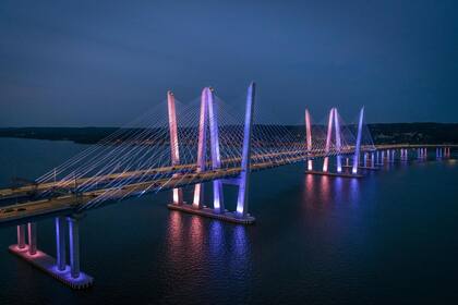El puente Governor Mario M. Cuomo es una vía importante que cruza el río Hudson