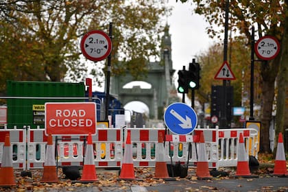 Abierto al público hace 133 años,durante el reinado de la reina Victoria, el viejo puente de Hammersmith cerró el paso a los automóviles hace 18 meses