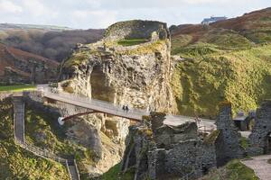 El puente peatonal del castillo de Tintagel obtuvo el premio más importante de la arquitectura del Reino Unido