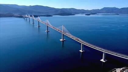 El puente Pelješac, en Croacia, aún se encuentra en construcción.