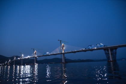 El puente tampoco estuvo exento de polémica