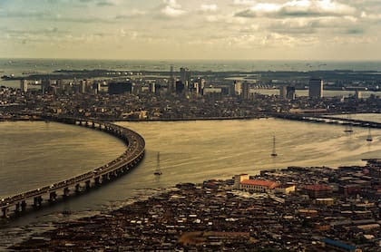 El Puente Third Mainland conecta la isla de Lagos con el continente.