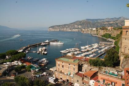 El puerto de Sorrento, desde un alto.