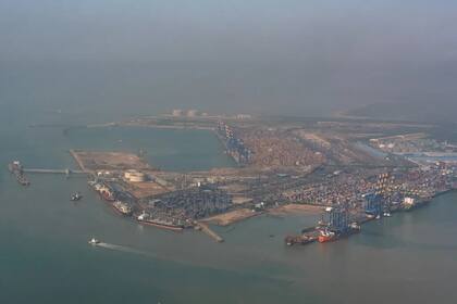 El puerto privado de Adani en Mundra, India. (Saumya Khandelwal para The New York Times)